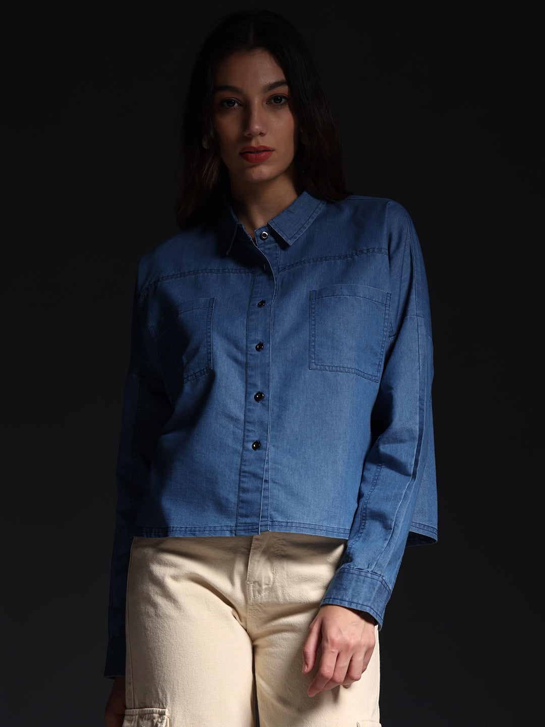 Gotamoda autumn petals shirt in light blue denim worn by a woman with beige pants