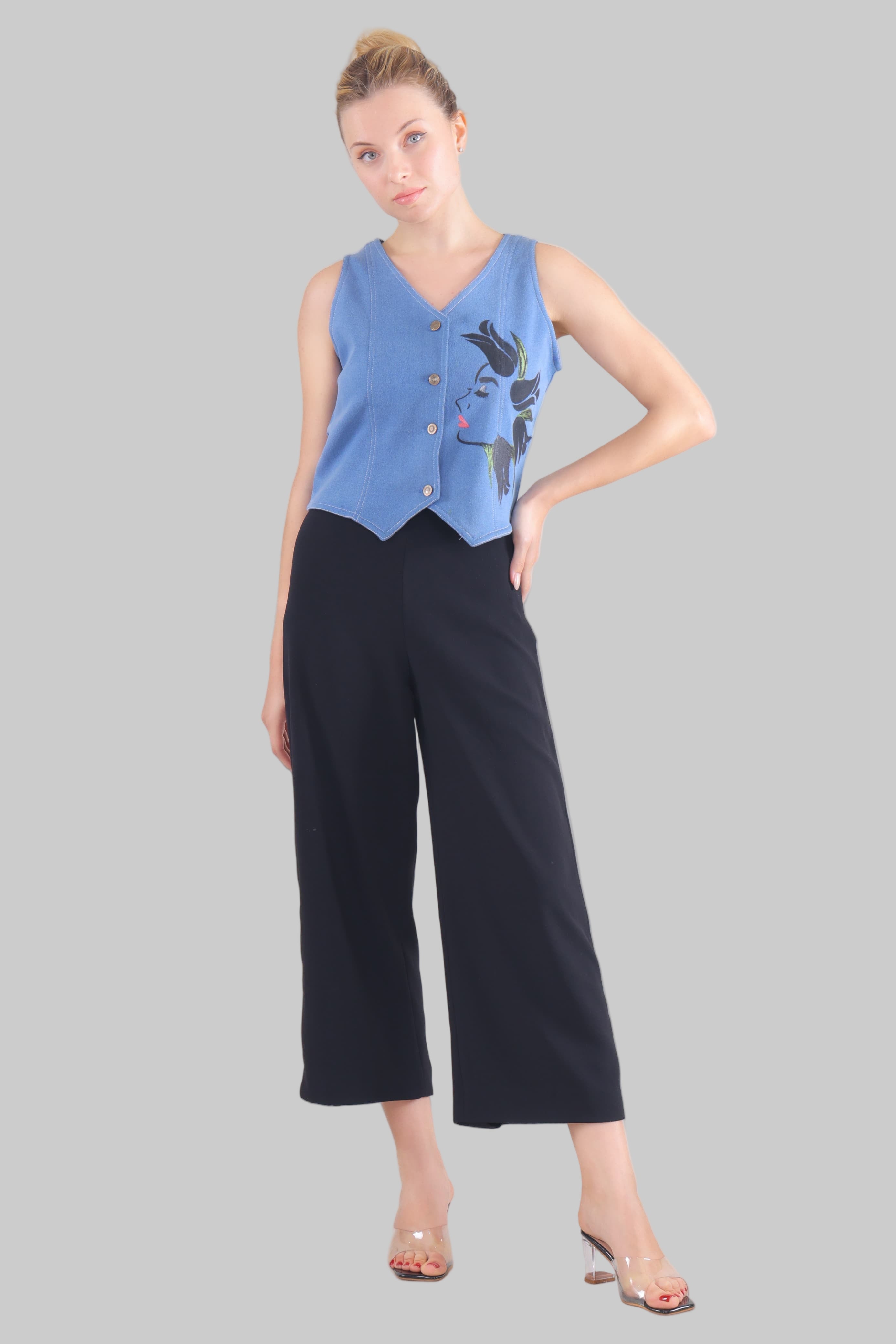 Gotamoda sleeveless blue buttoned top with floral design paired with black wide-leg pants jeans Top