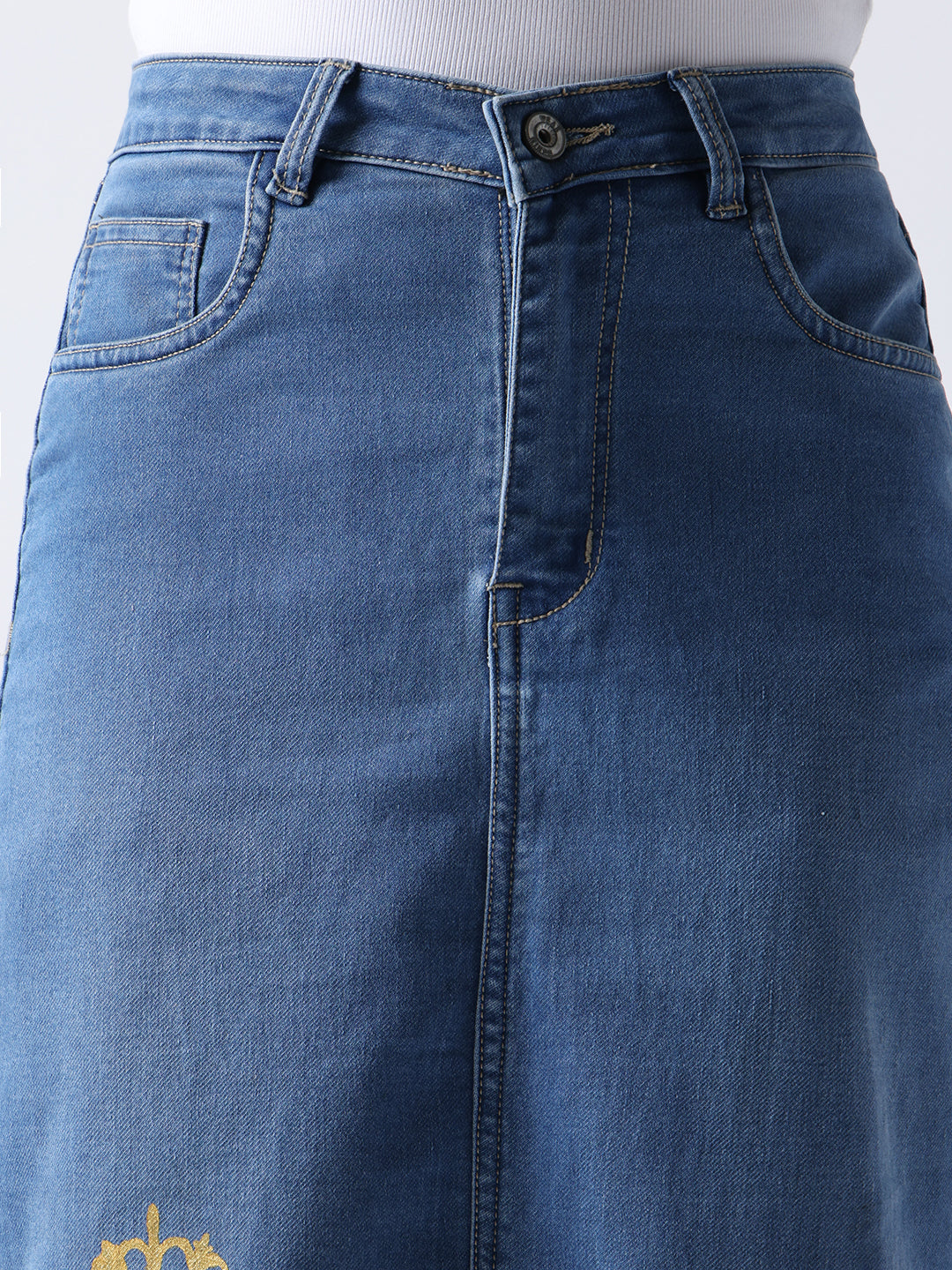 Close-up of Gotamoda queen bee denim midi skirt in blue with front button and pockets