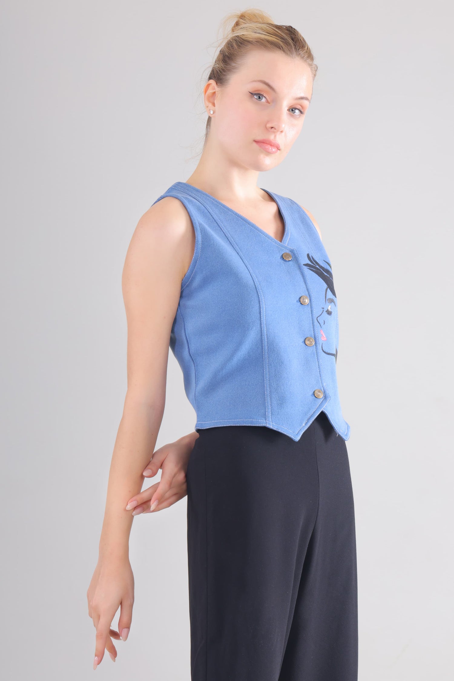 Gotamoda blue sleeveless jeans Top with button front and floral detail on model