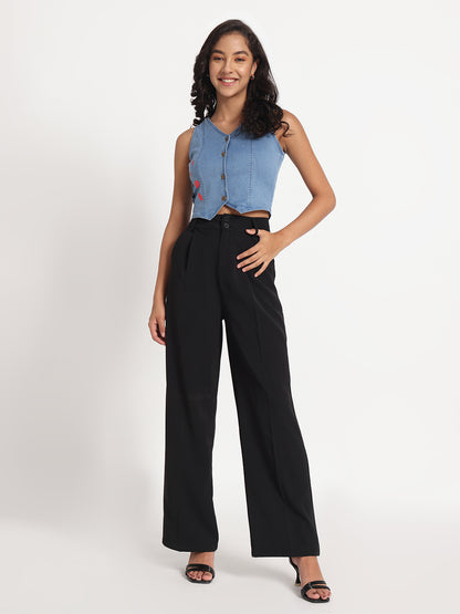 Gotamoda sleeveless blue denim Jeans Top Top paired with black high-waist wide-leg pants