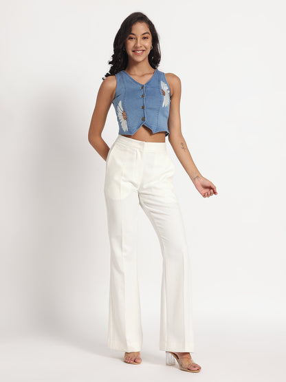 Gotamoda sleeveless top in jeans with button front worn with white wide-leg pants