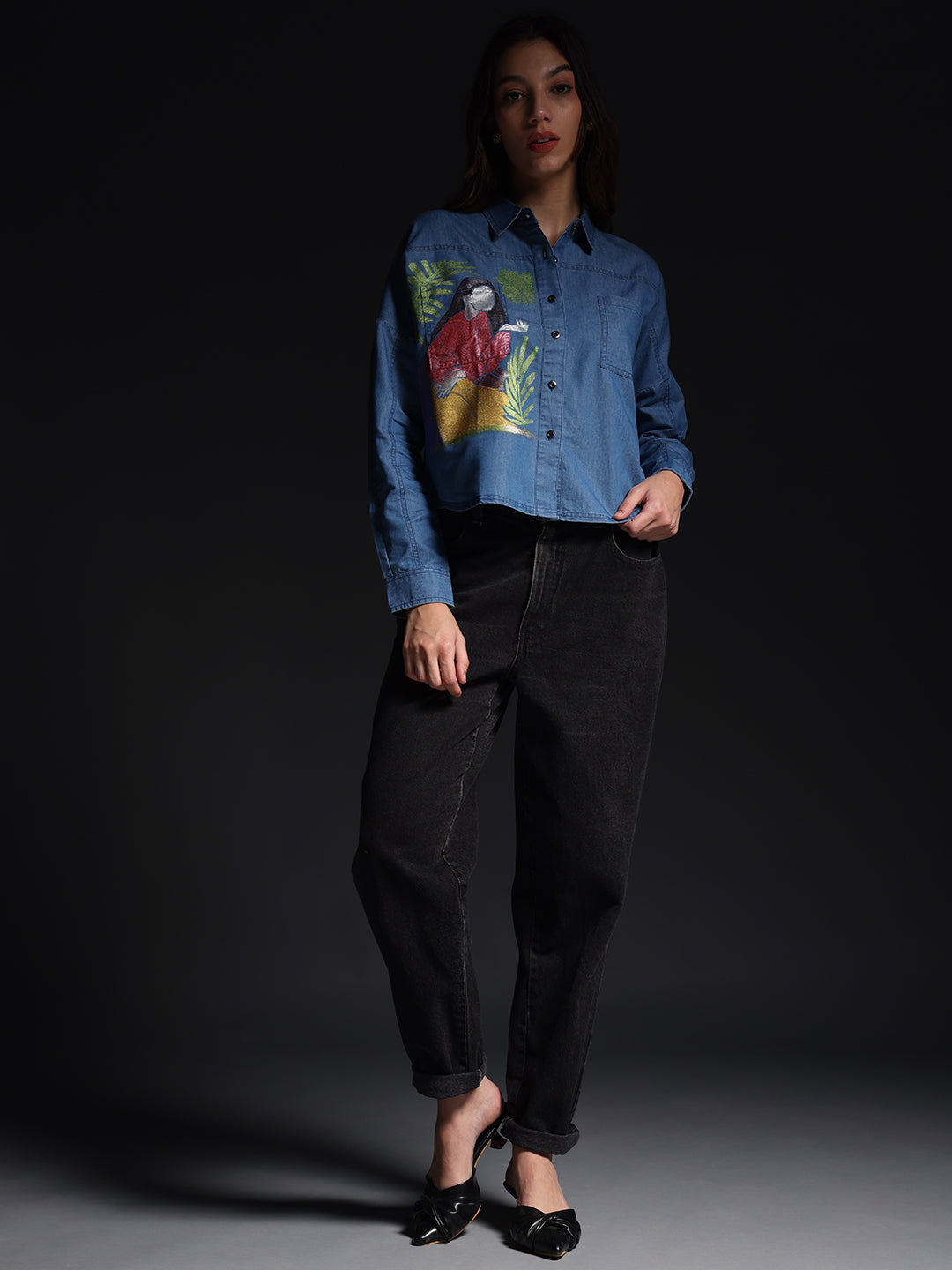 Gotamoda Top Jeans Shirt with parrot print on front worn with black jeans and black flats